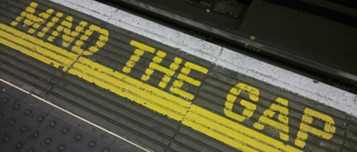 Mind the gap sign{{}}